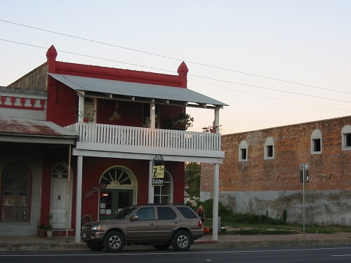 Calvert Texas attractive building at dawn