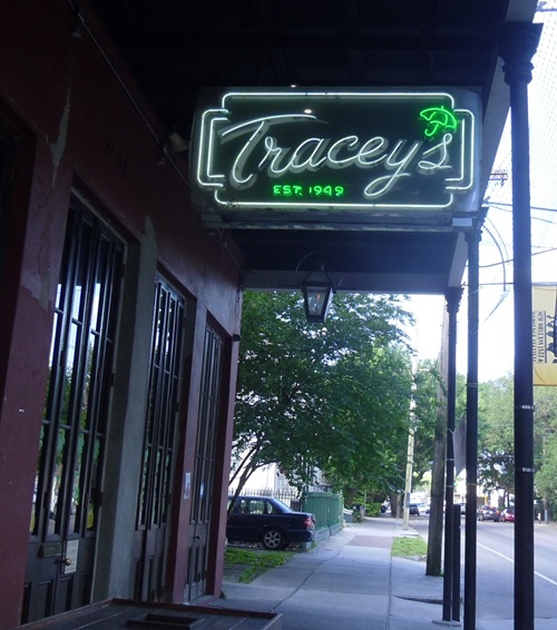 neon sign saying Traceys neon sign saying Traceys